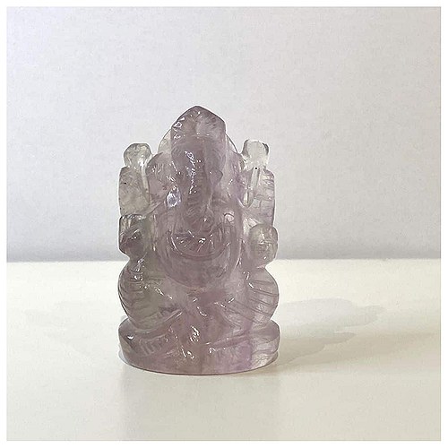 Ganesha Statue Multifarvet Fluorit - 1 stk - 108 Blessings